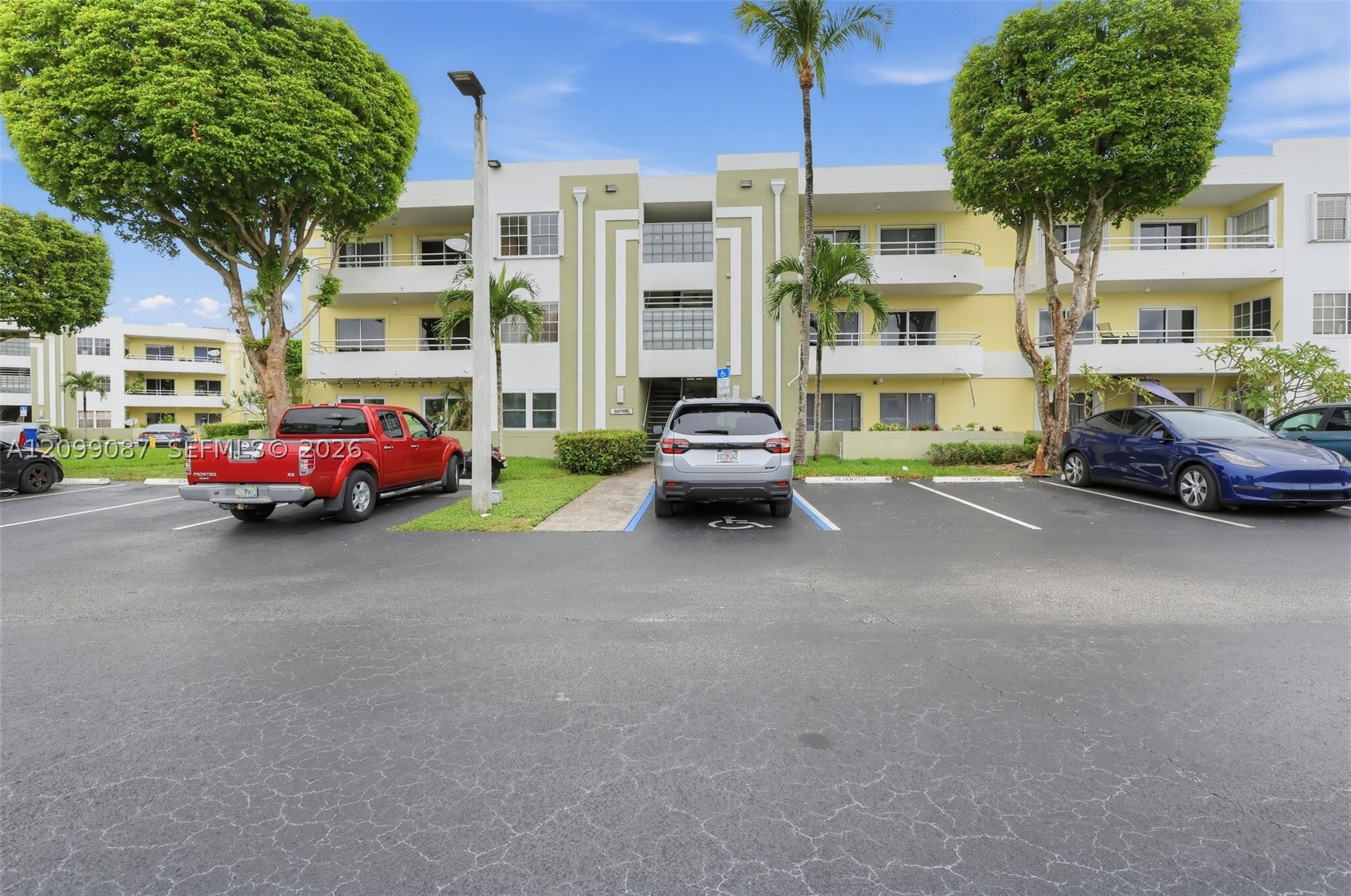 10765 SW 108th Ave Unit 301 — photo