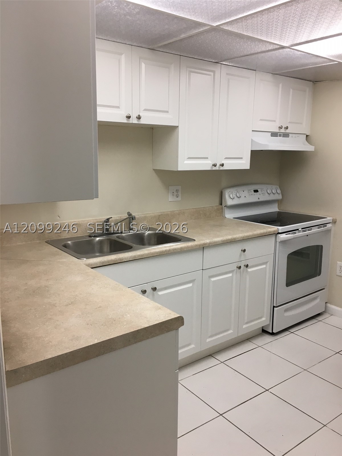 4170 Inverrary Dr 111 — photo
