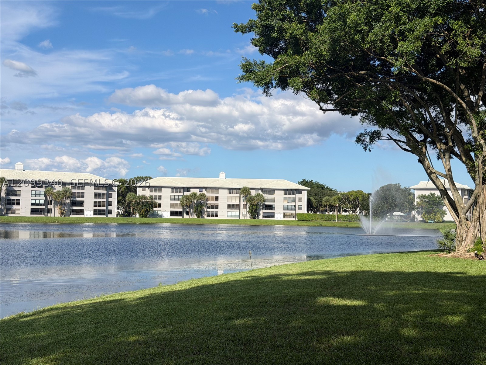 9235 Lagoon Pl 116 — photo