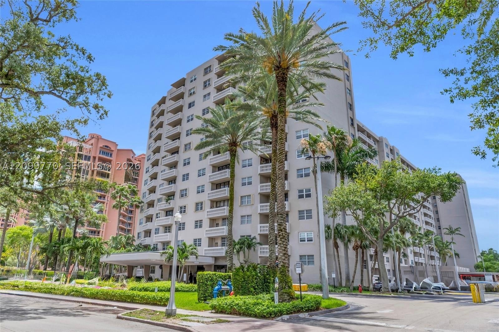 90 Edgewater Dr Ph03 — photo