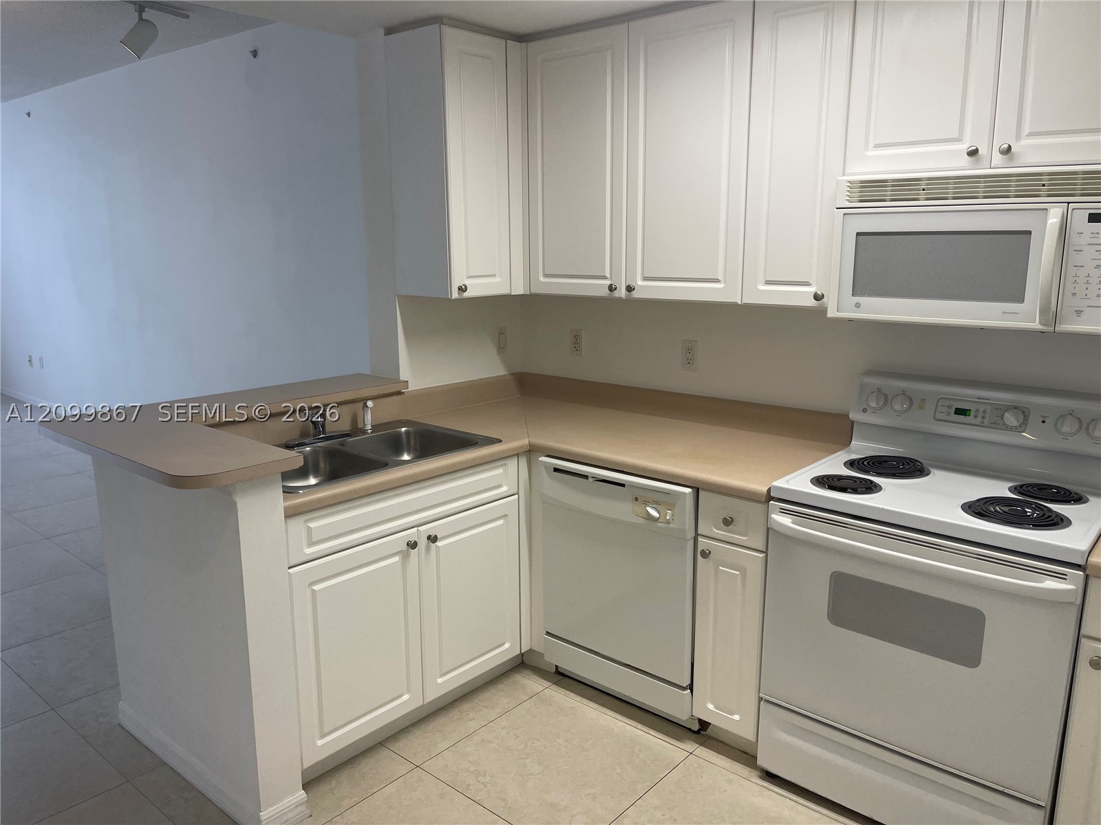 255 Evernia St 616 — photo