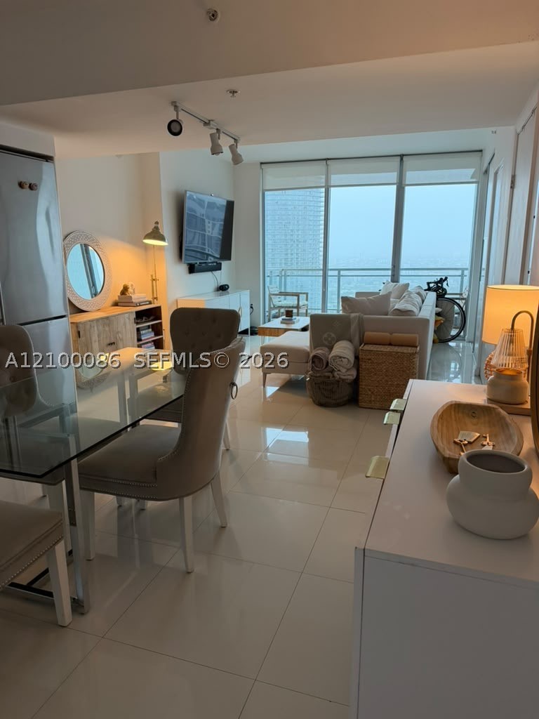 92 SW 3rd St 4009 — photo
