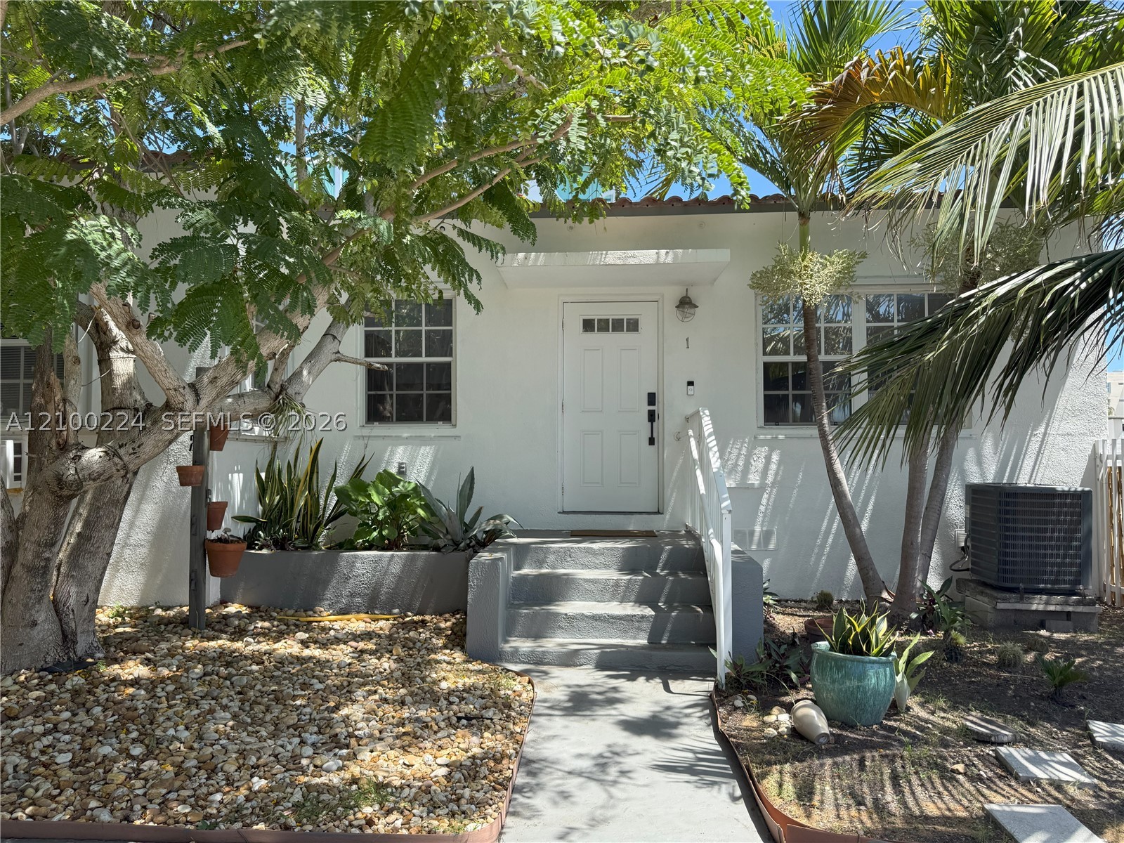 8401 Crespi Blvd #1 — photo