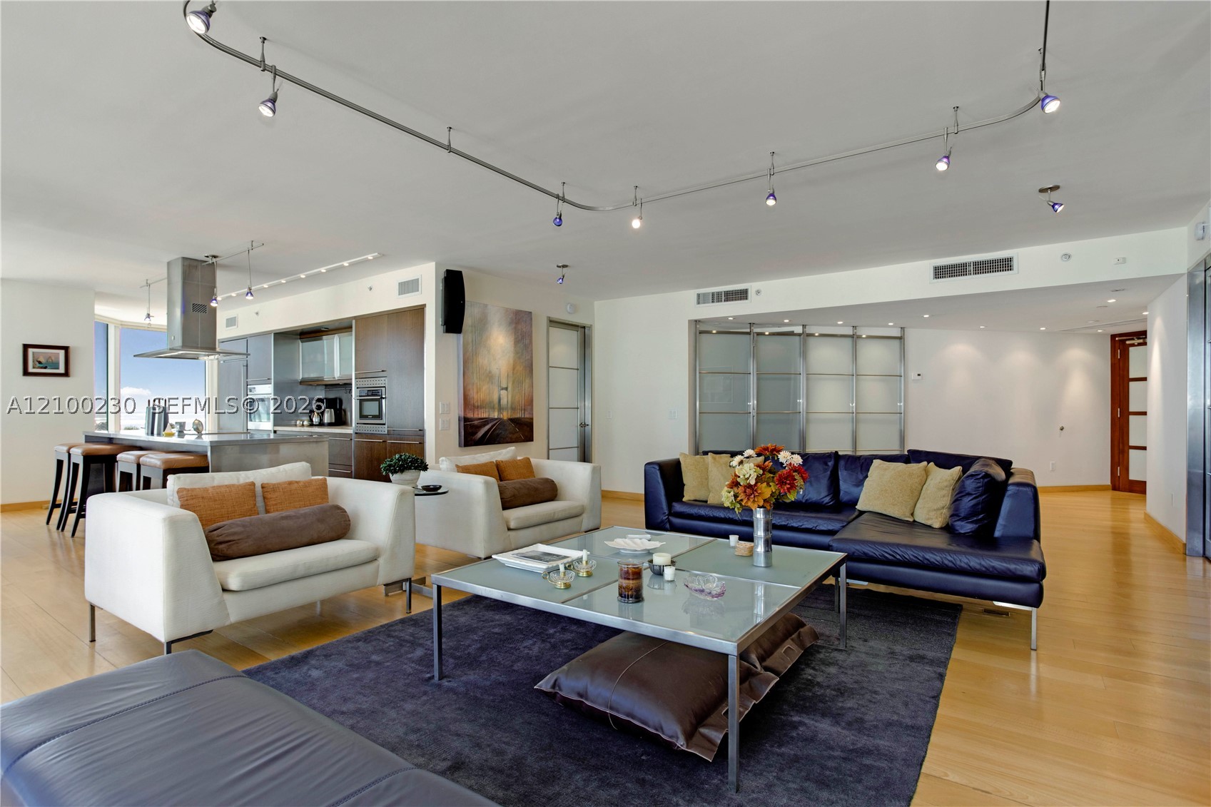 4779 Collins Ave 401 — photo