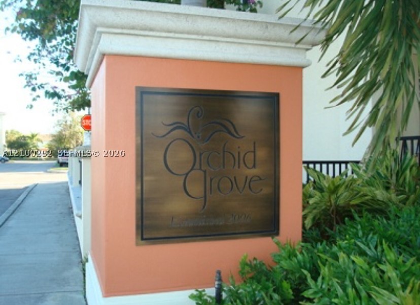 242 SW 7th Ct — photo
