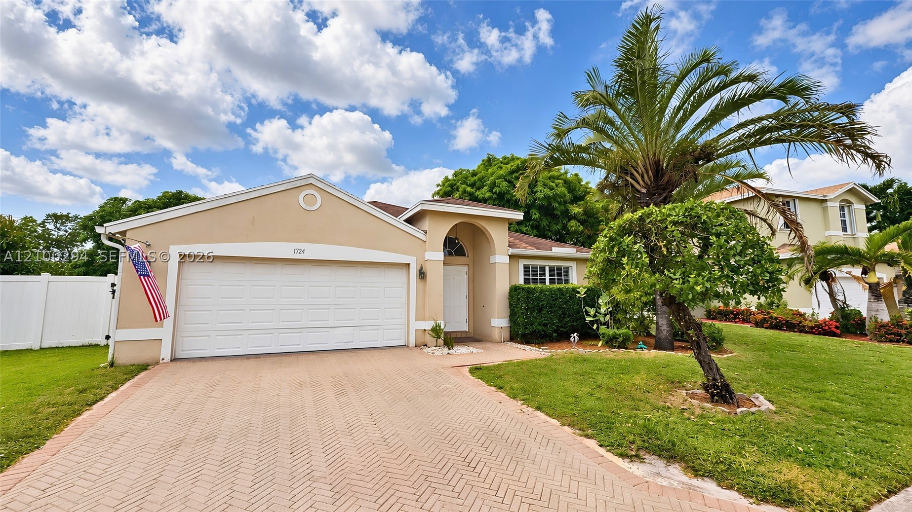 1724 Sawgrass Cir — photo