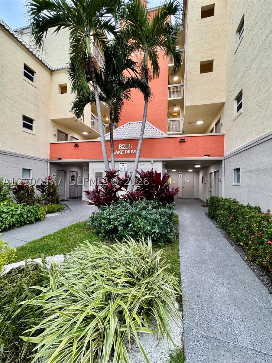 8235 Lake Dr 401 — photo