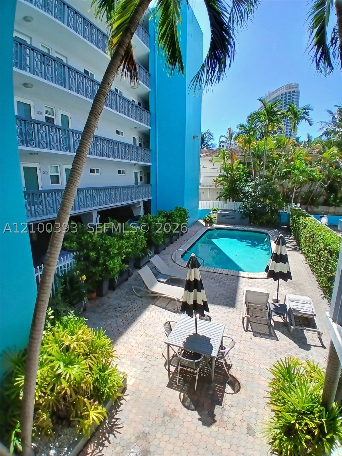 1400 Lincoln Rd 301 — photo