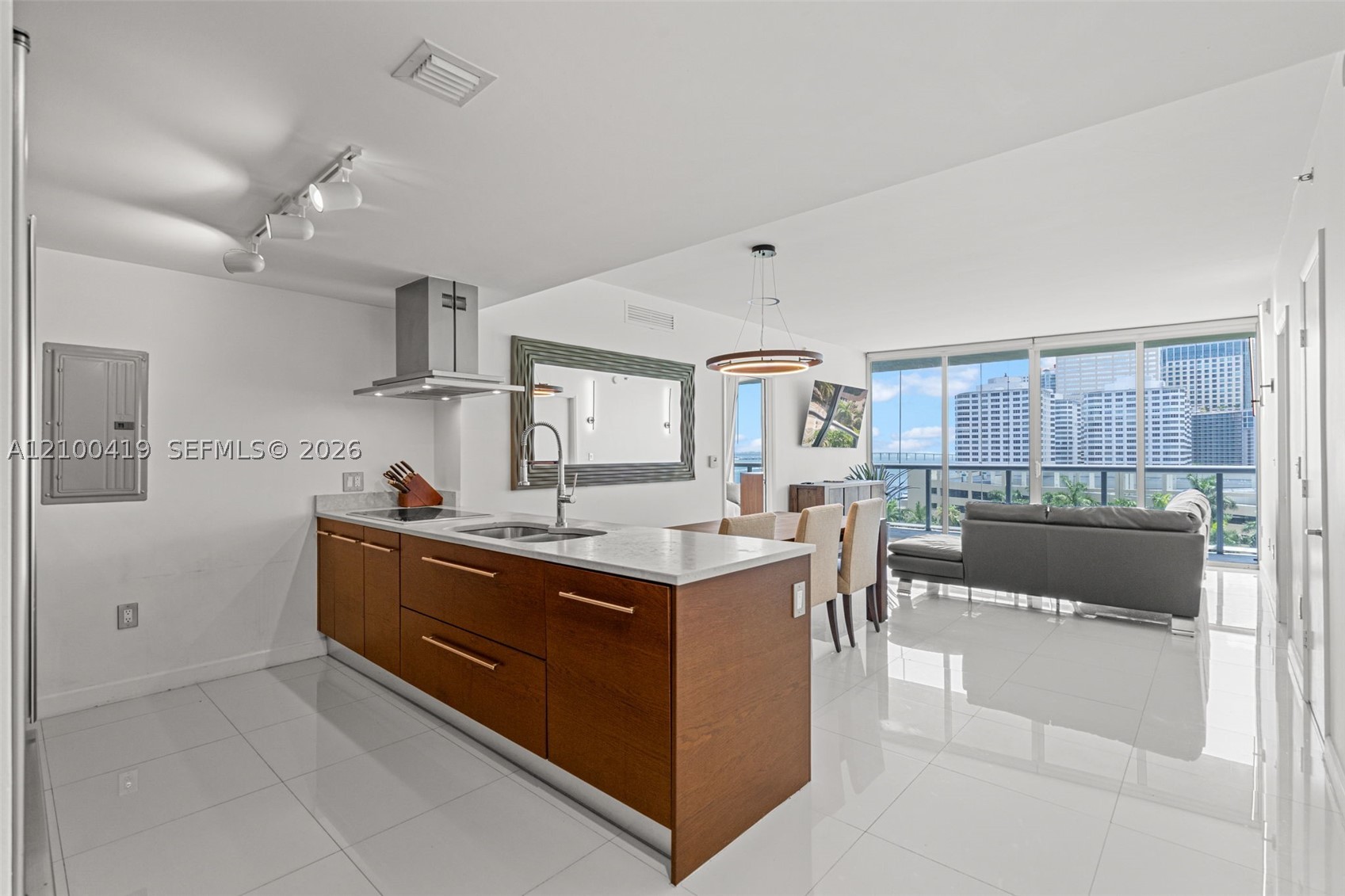 495 Brickell Ave 905 — photo