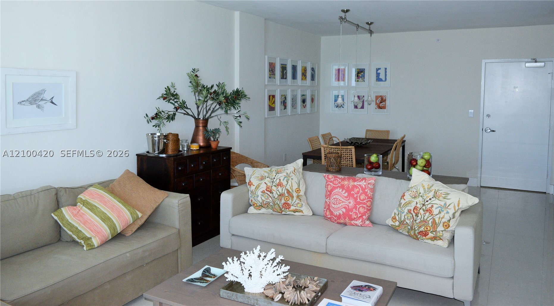 10275 Collins Ave 1420 — photo