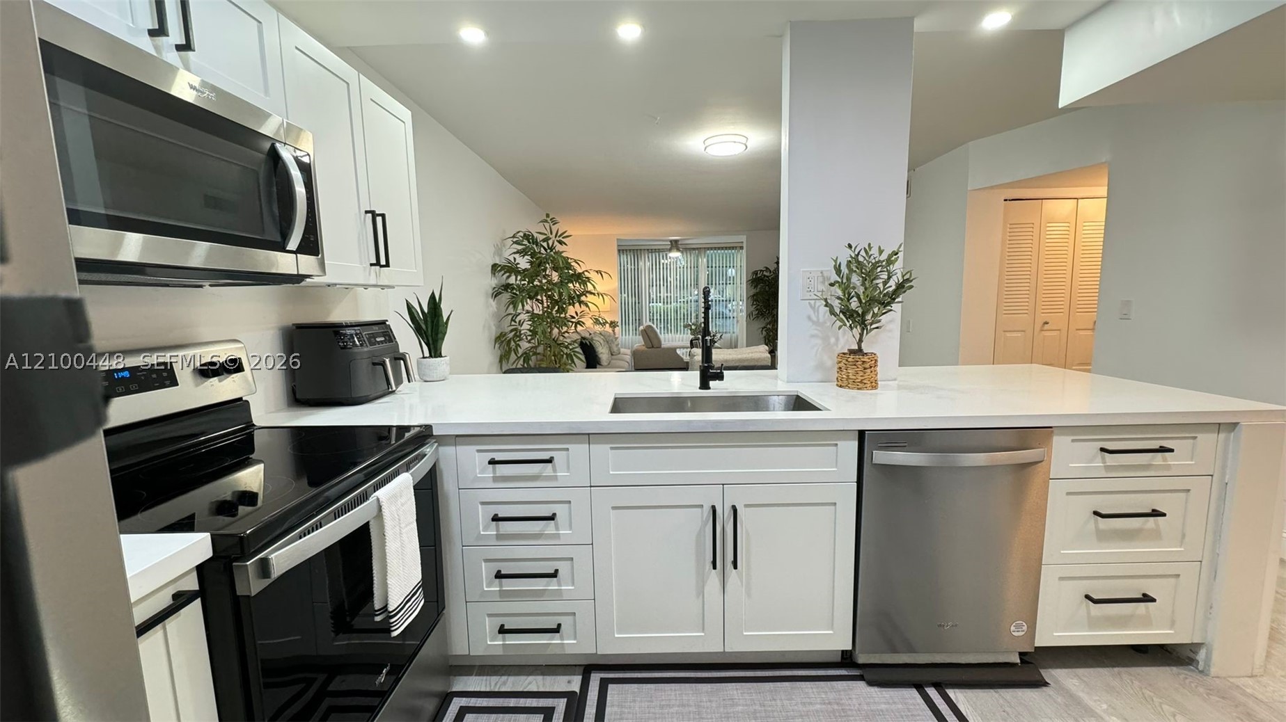 1800 N Lauderdale Ave Unit 1117 — photo