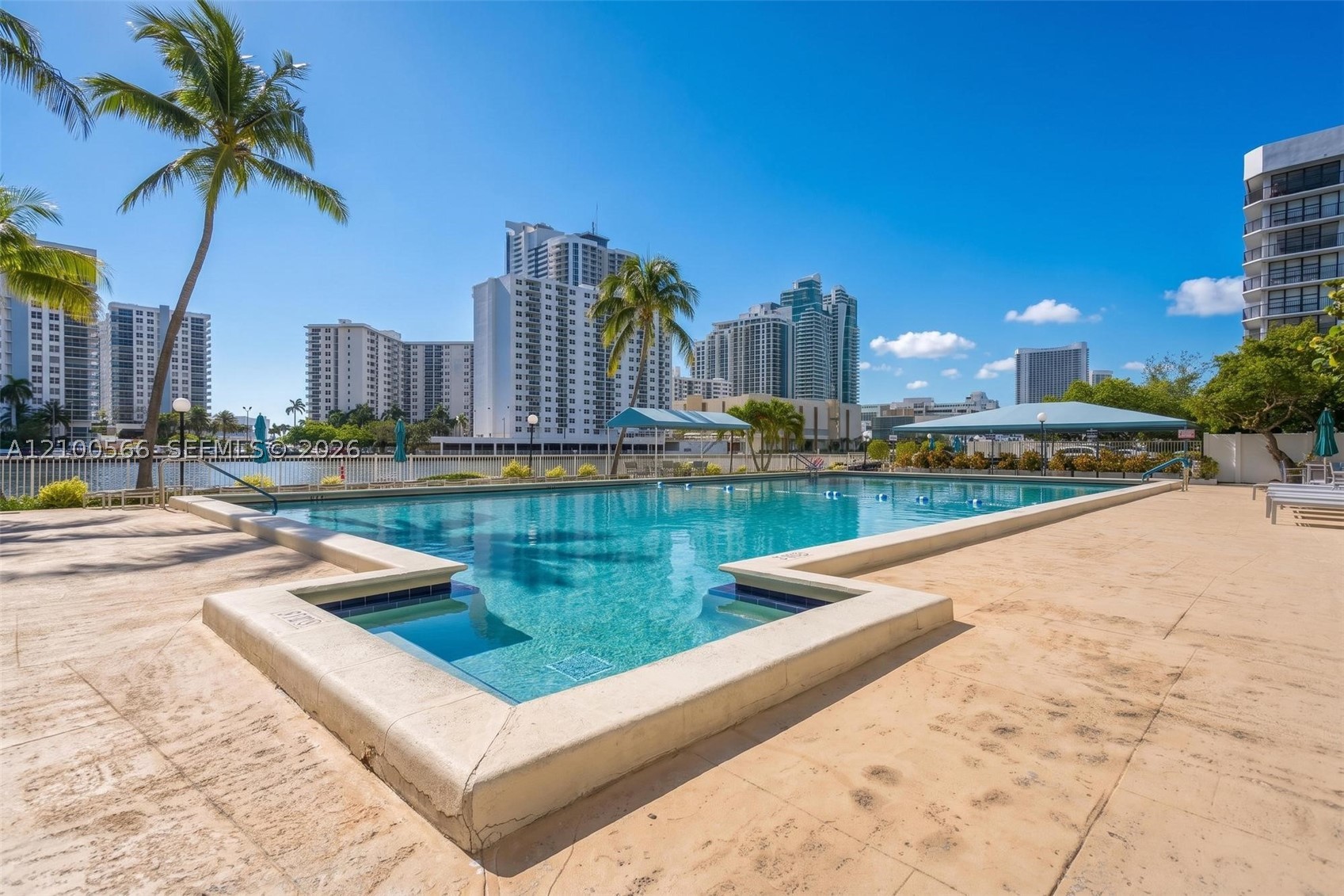 1000 Parkview Dr 627 — photo