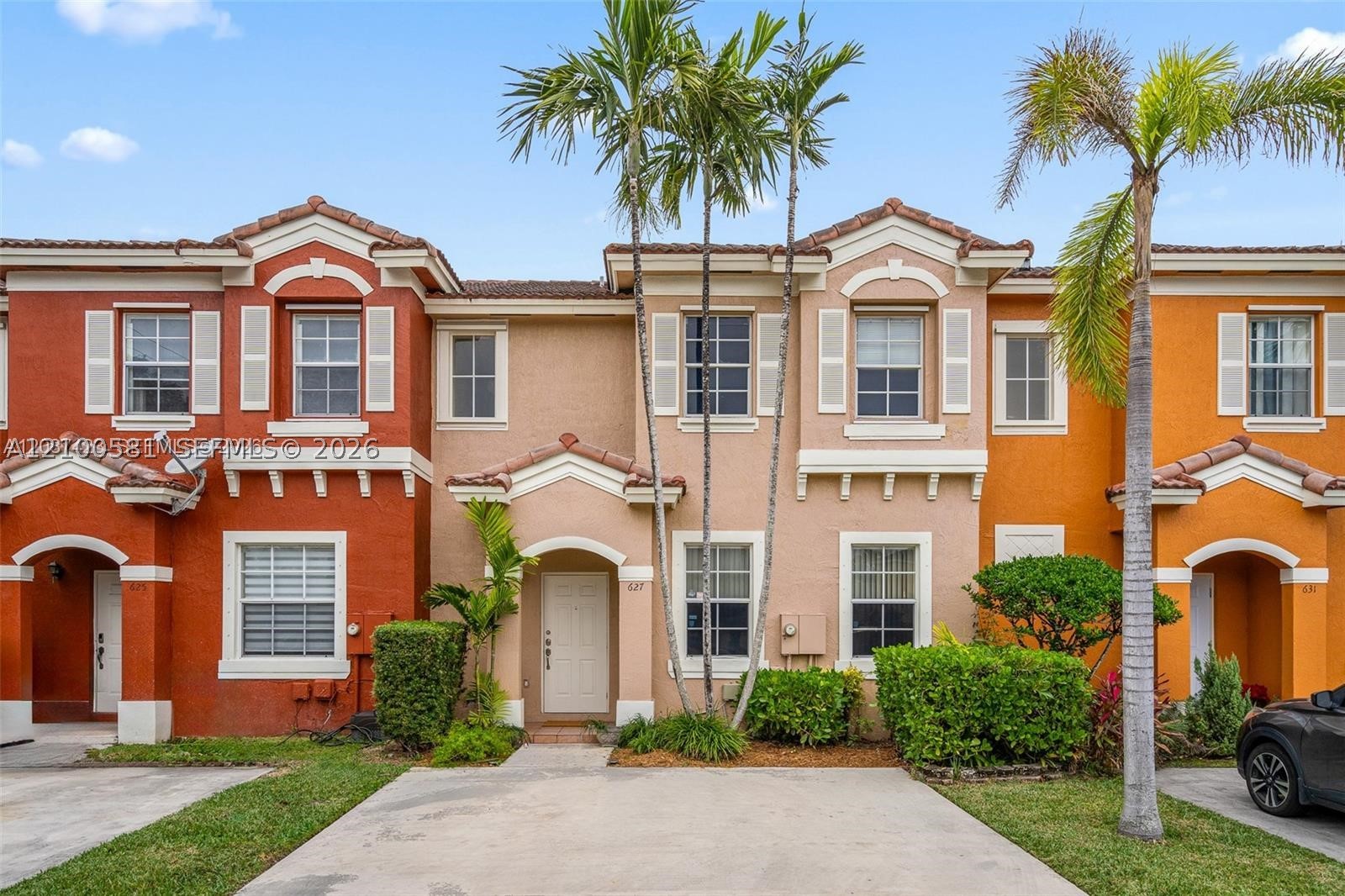 645 E Mowry Ct — photo