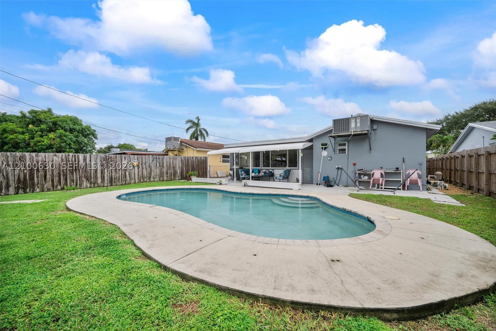540 S Rainbow Dr — photo