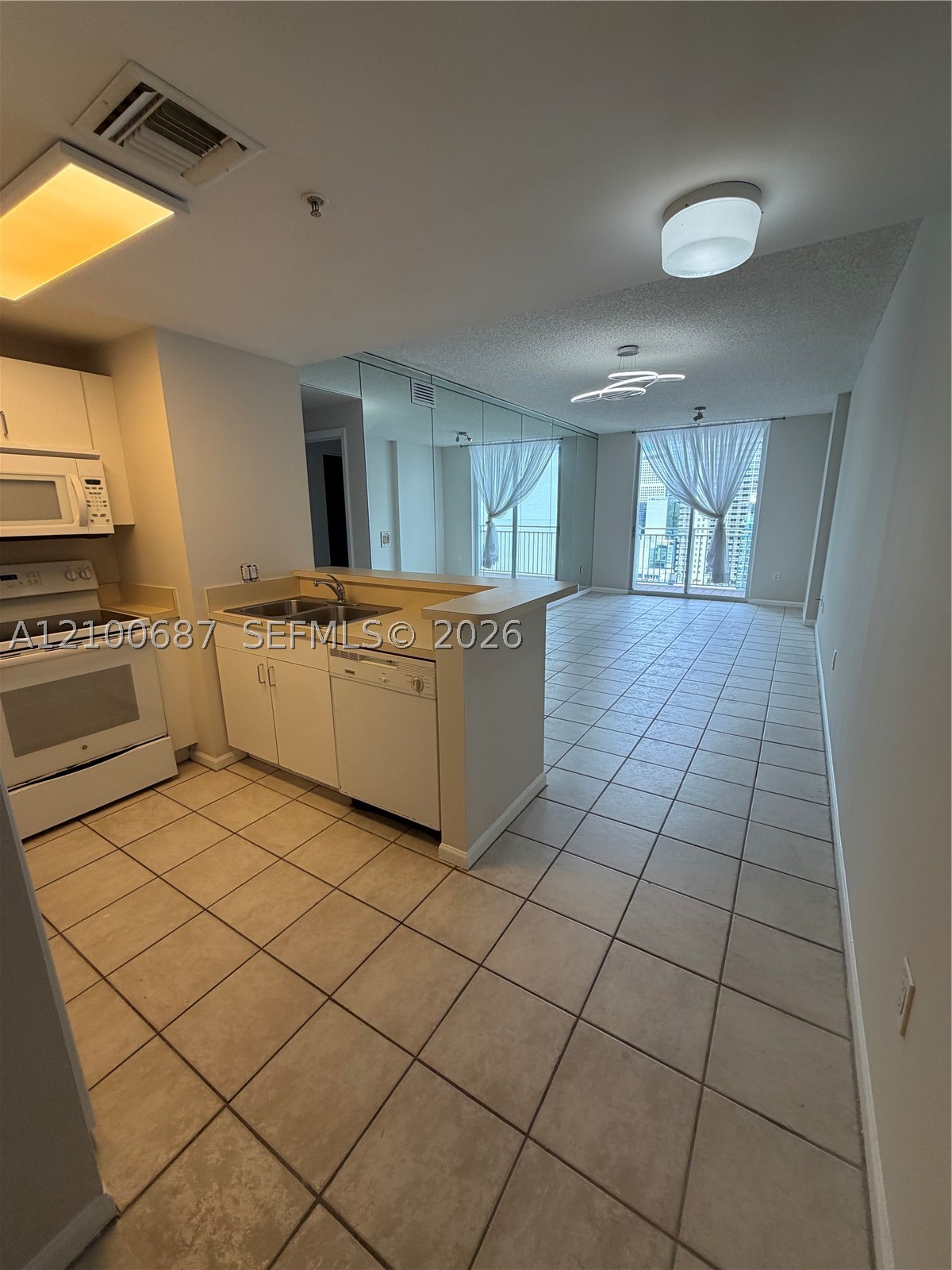 185 SE 14th Ter 2512 — photo