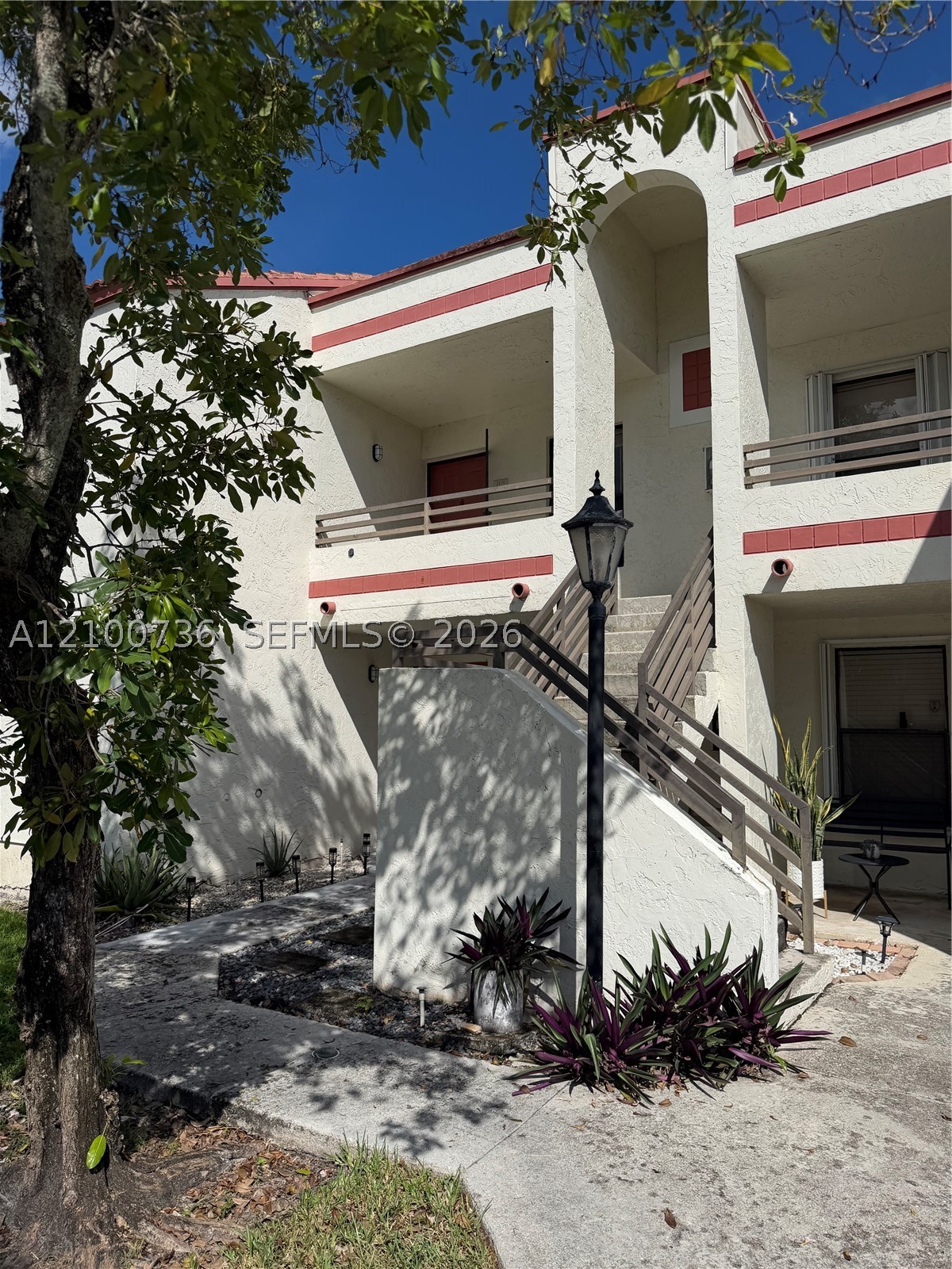 1128 N Hiatus Rd 1128 — photo