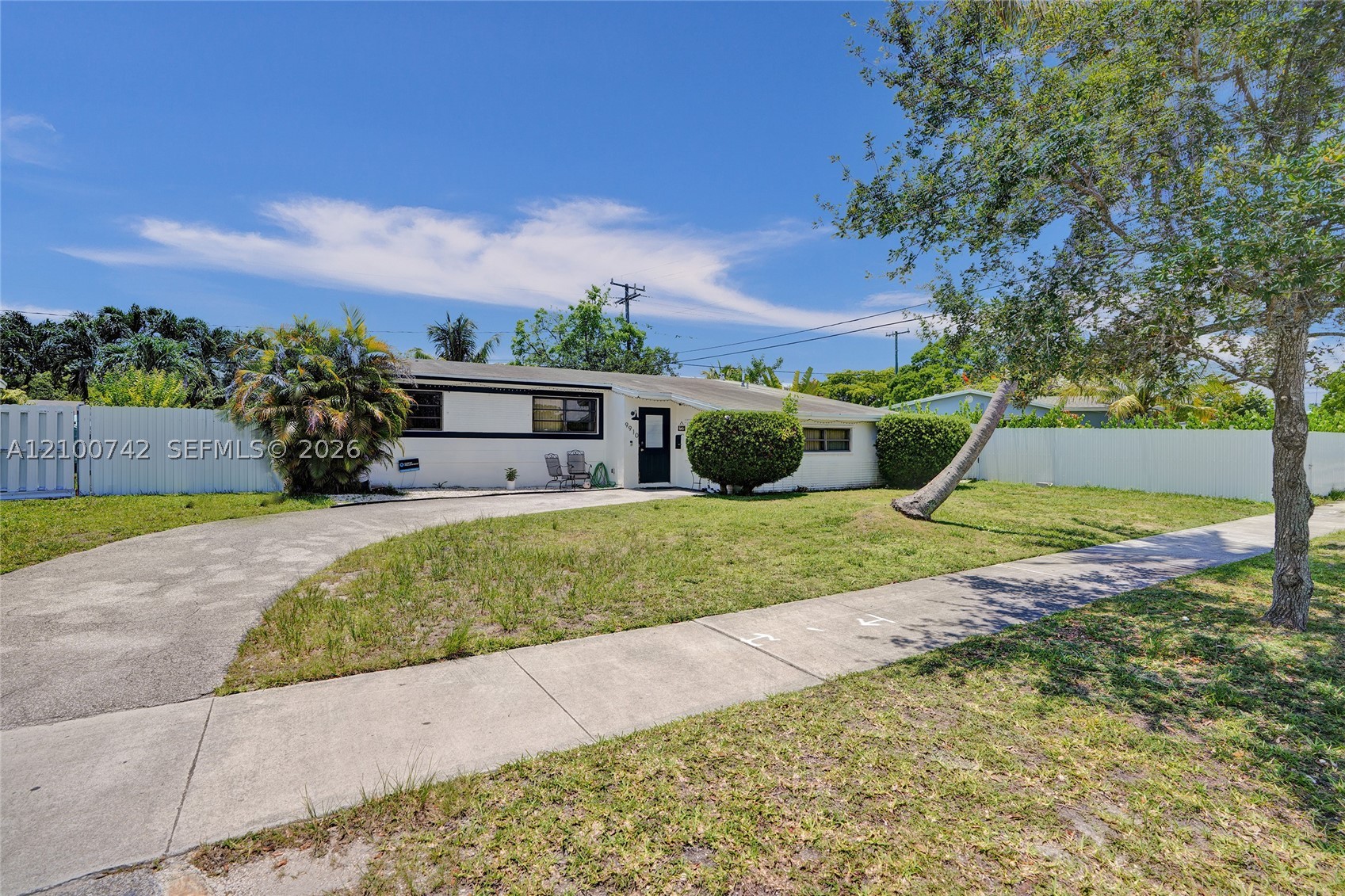 9910 Bahama Dr — photo