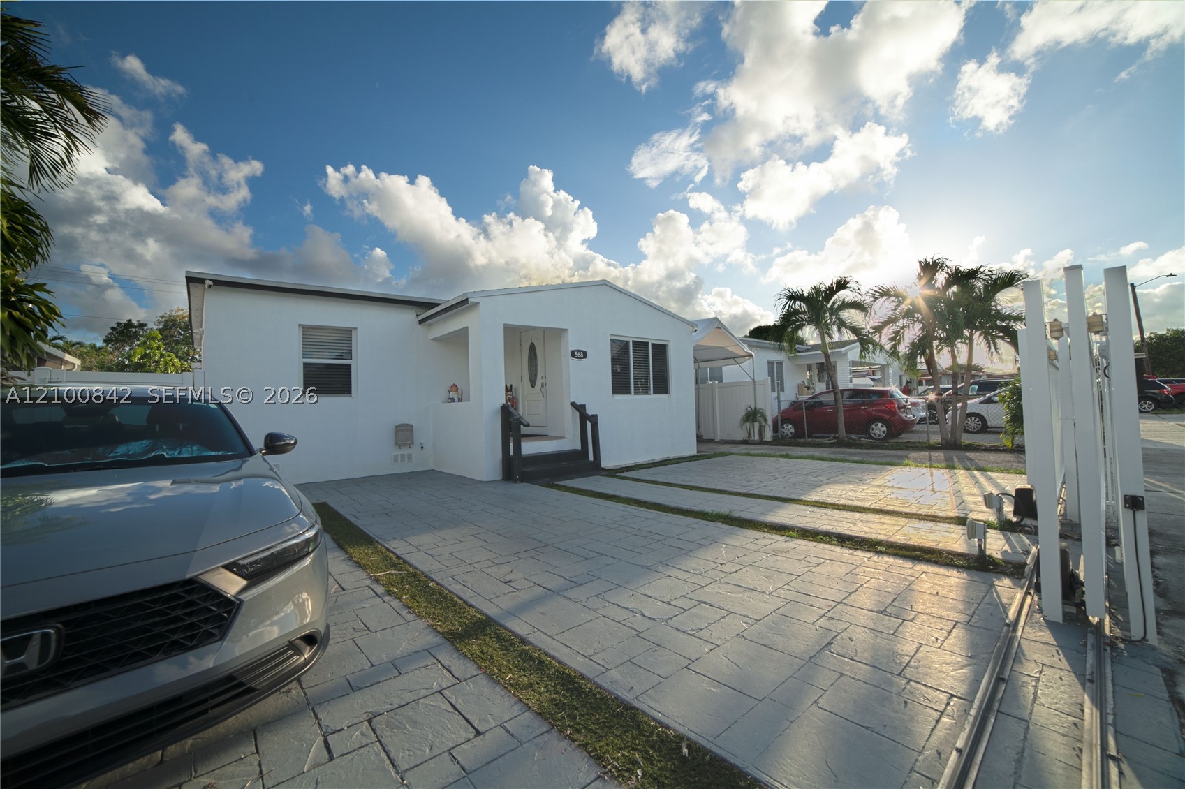 568 E 15th Street, Hialeah, FL 33010 — photo 2