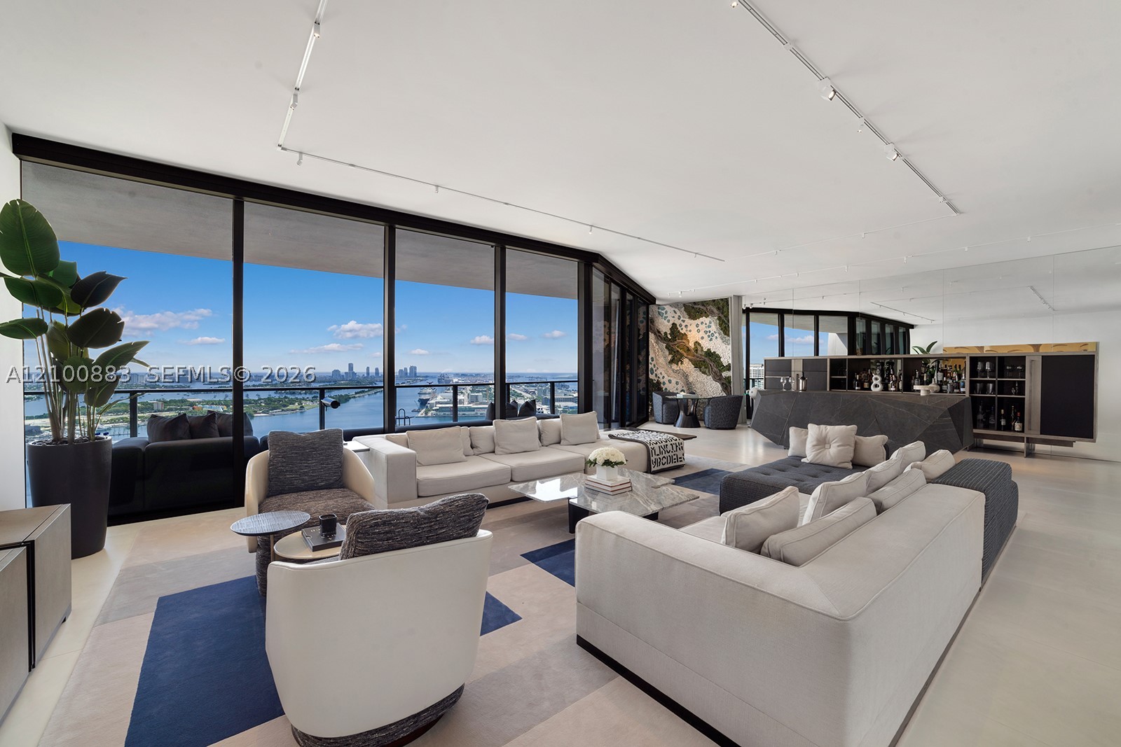 1000 Biscayne Blvd 3302 — photo