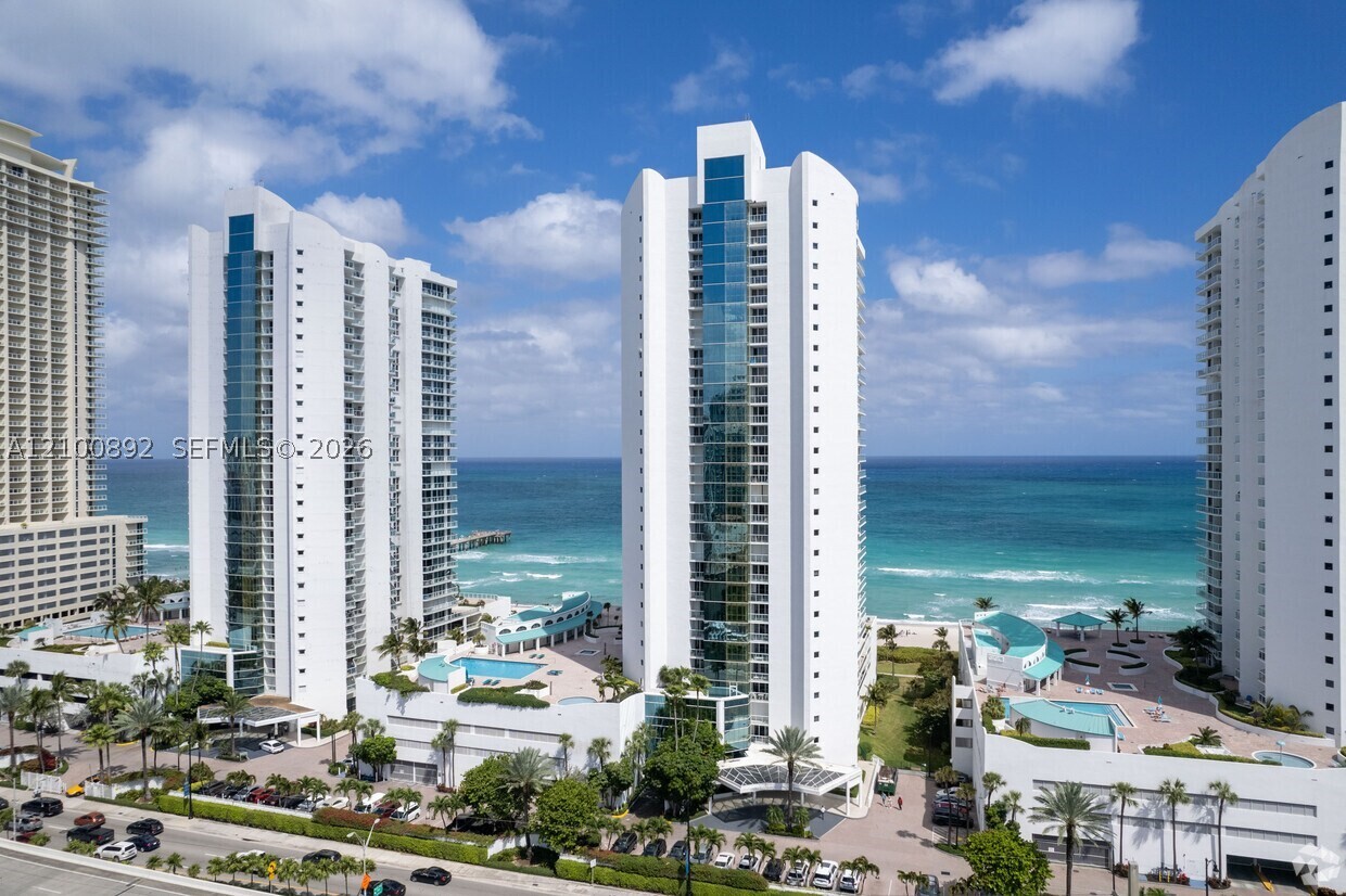 16485 Collins Ave 2635 — photo