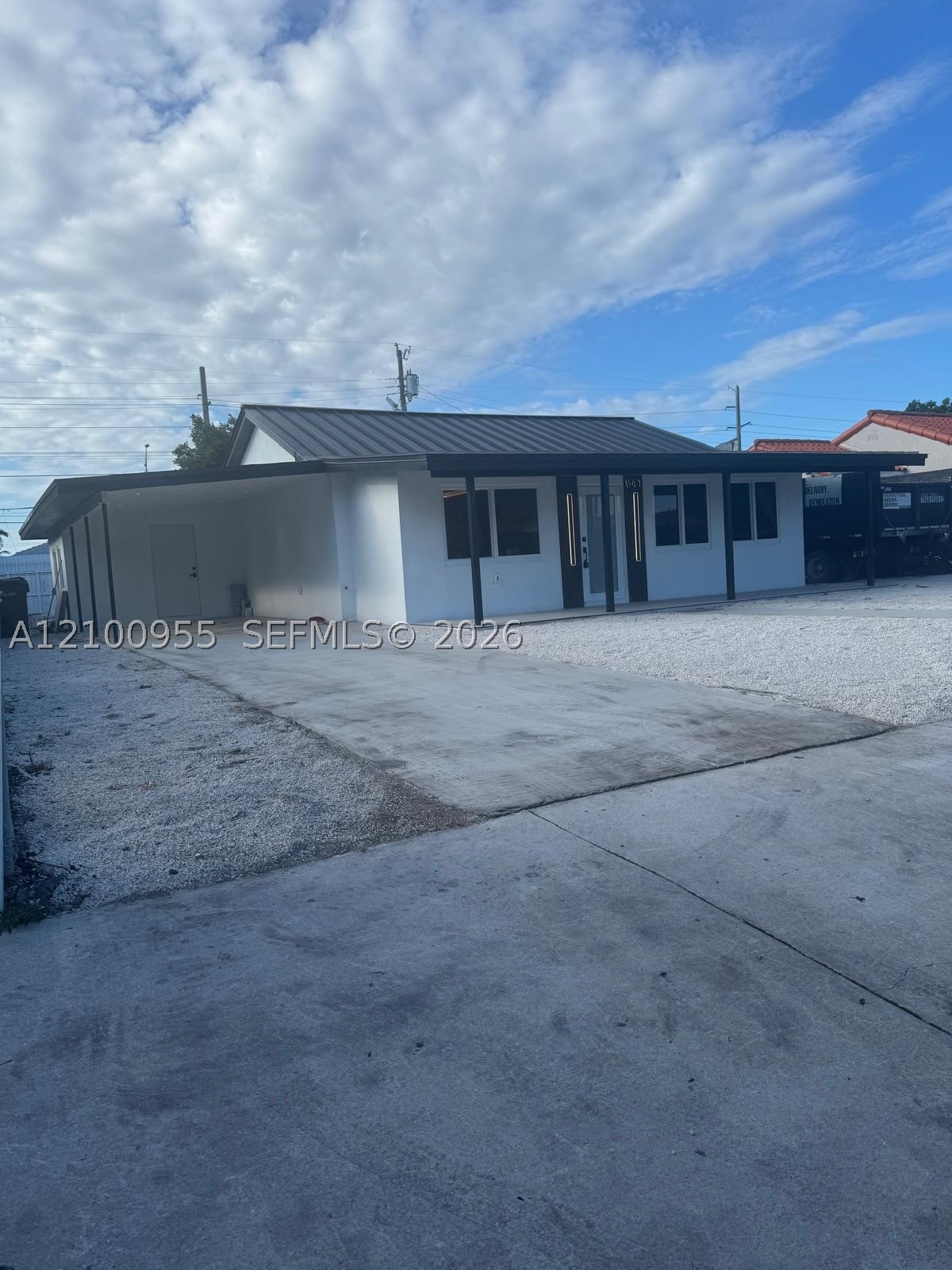 841 NE 4th Pl — photo