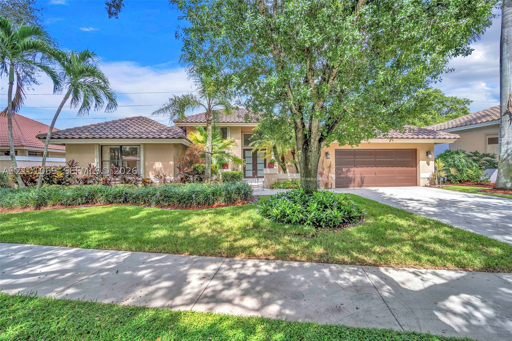 1025 Creekford Dr — photo