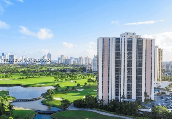 20301 W Country Club Dr 826 — photo