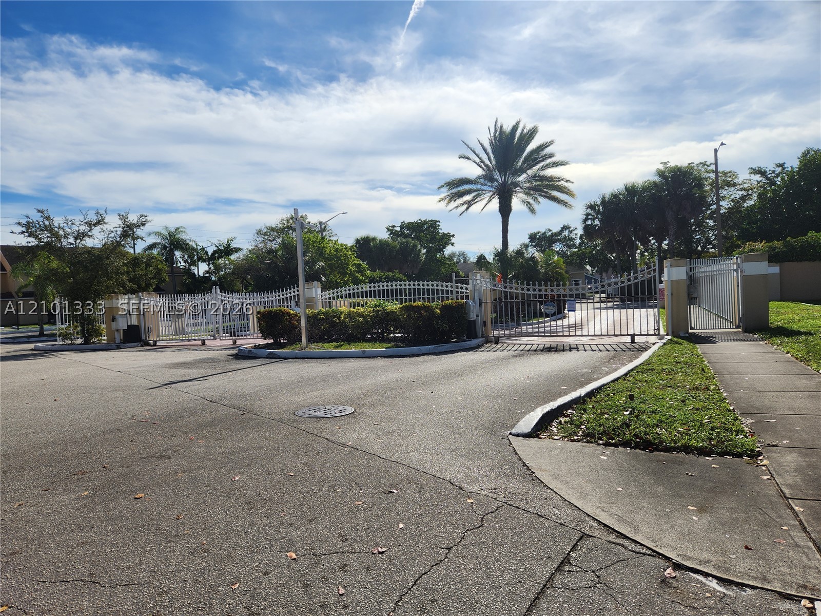 2298 SW 81 Av 2298 — photo
