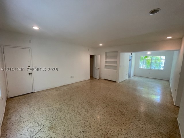 825 W 40th St Unit 2 — photo
