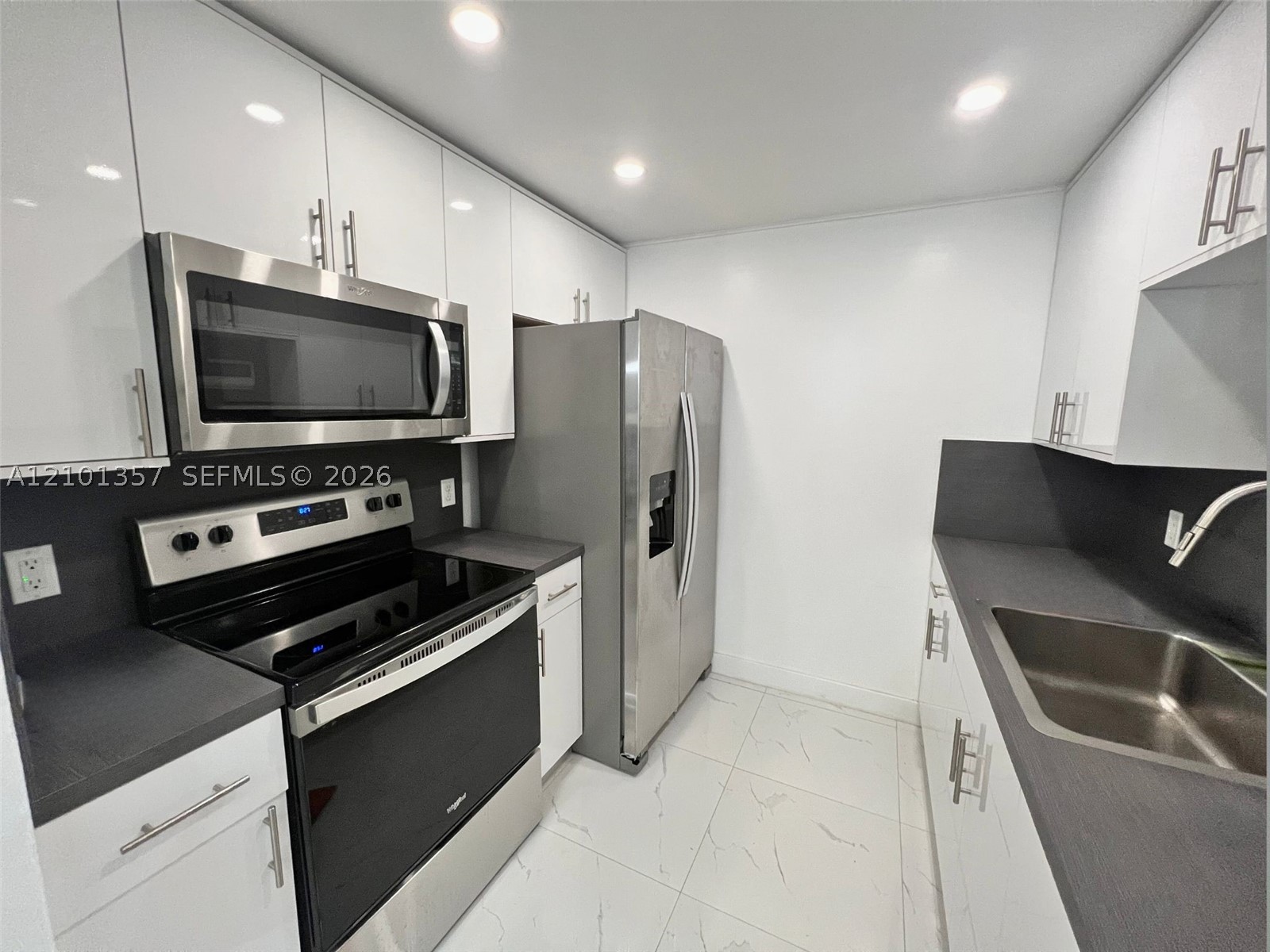 200 SW 132nd Way 203L — photo