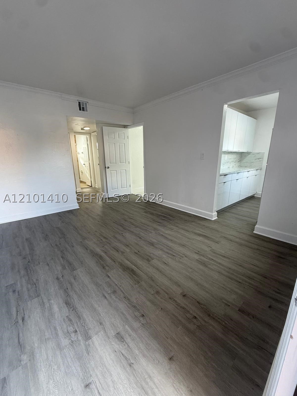 1245 W 24th St 109 — photo