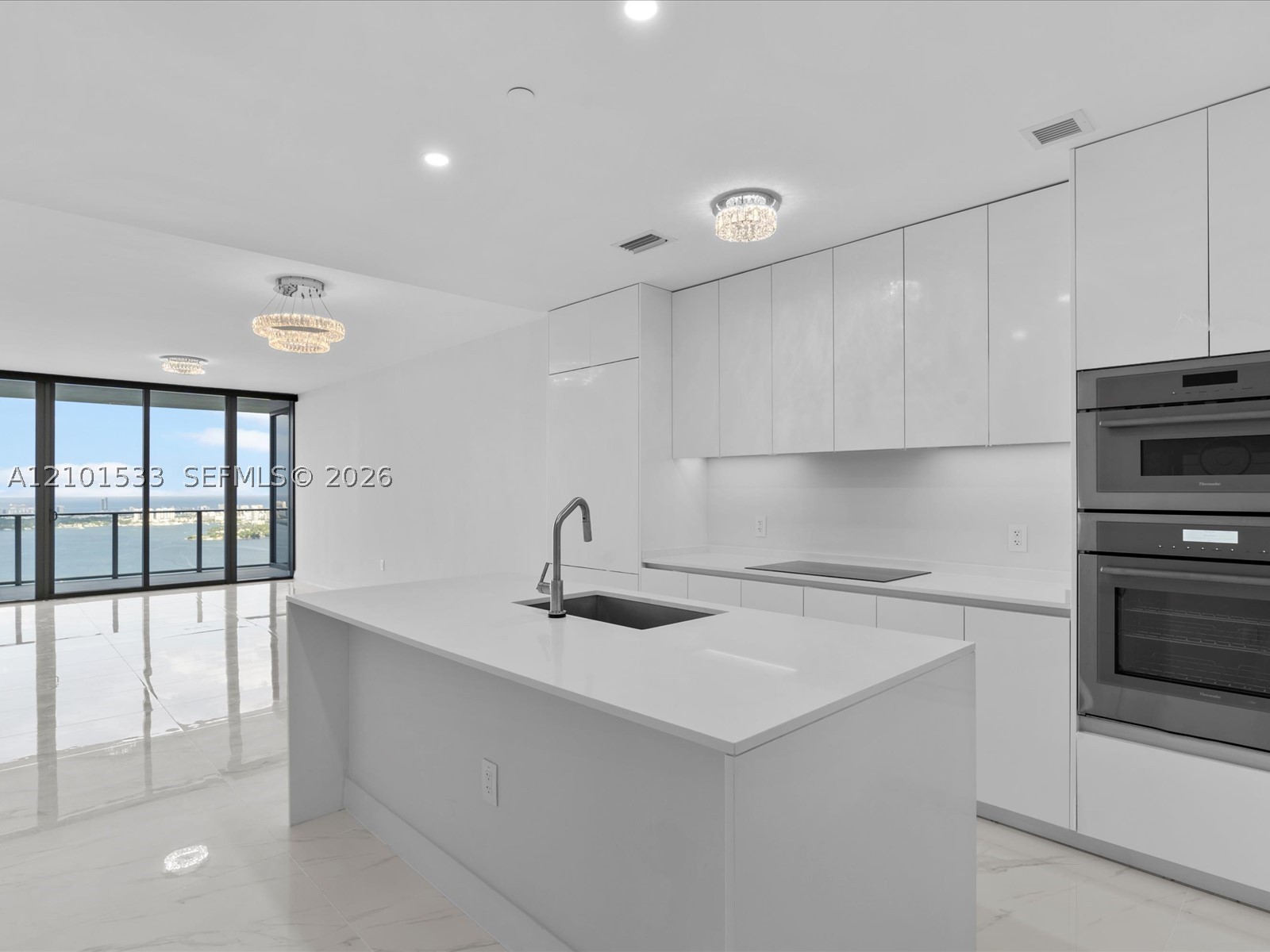 700 NE 24 Street 4906 — photo