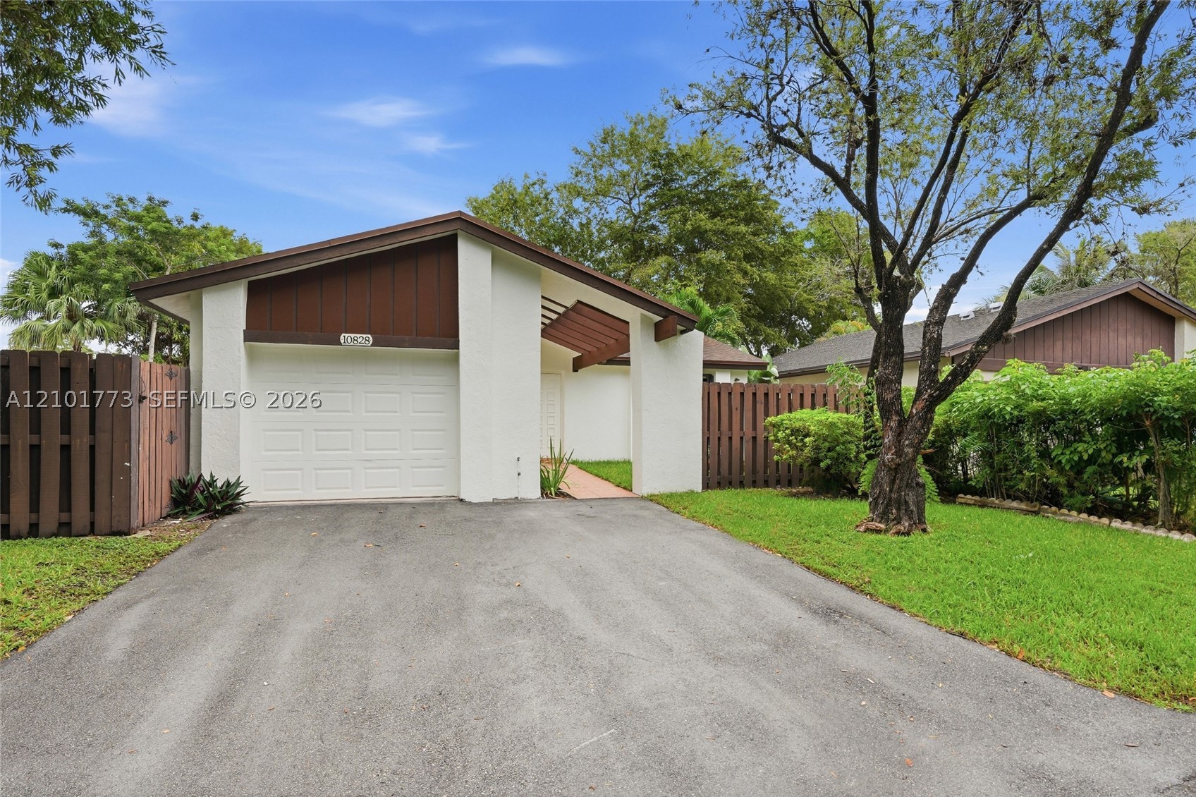10828 SW 132nd Cir Ct — photo