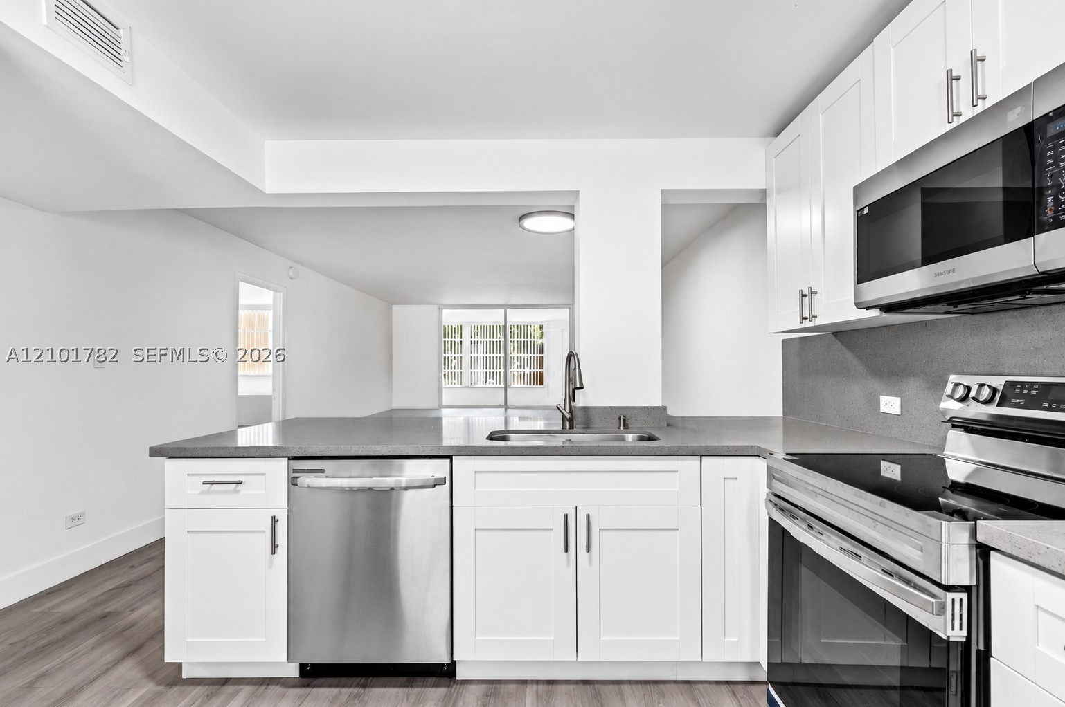 445 NE 195th St 125 — photo