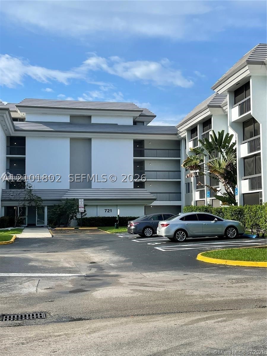 721 N Pine Island Rd 104 — photo