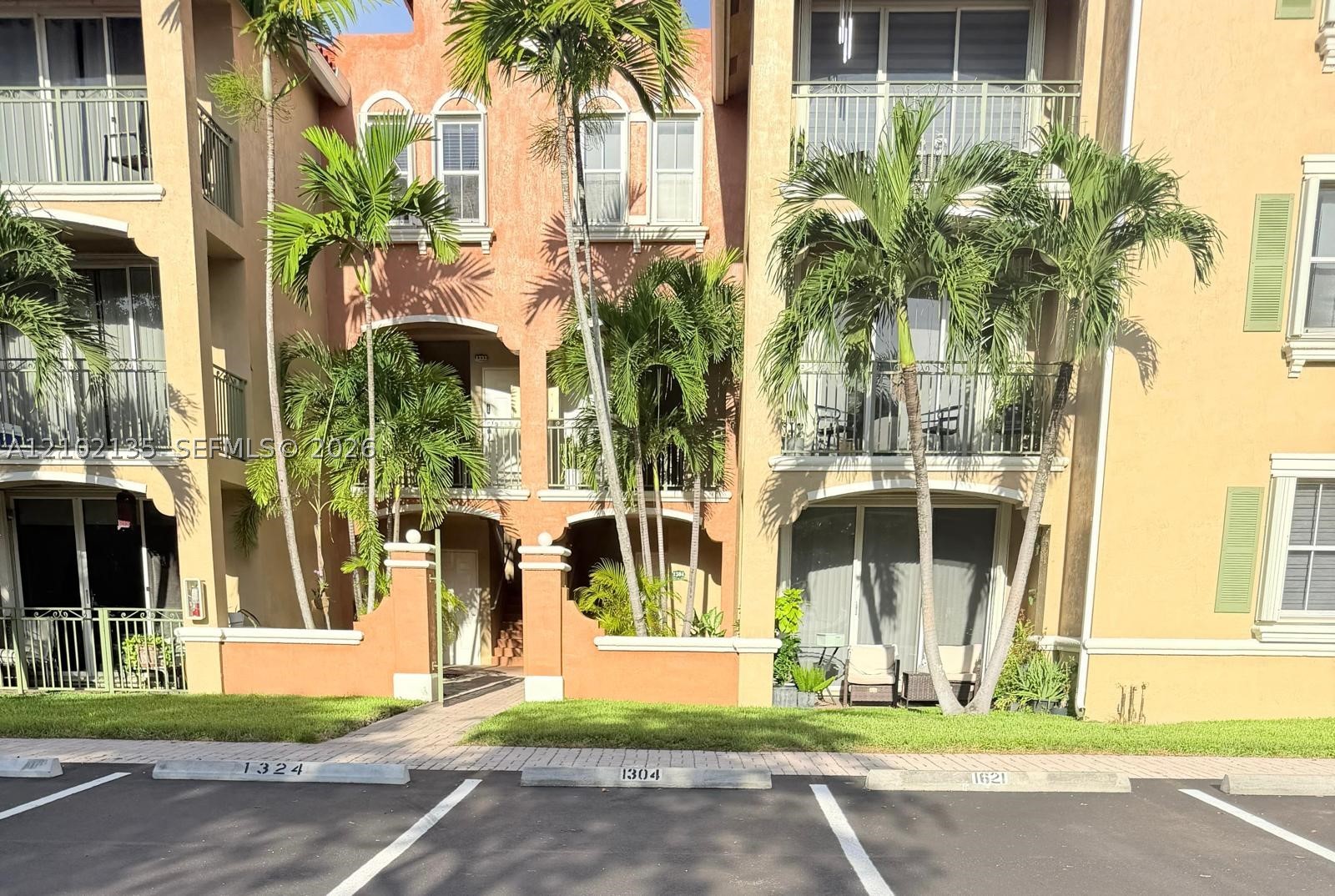 6420 NW 114th Ave Unit 1304 — photo
