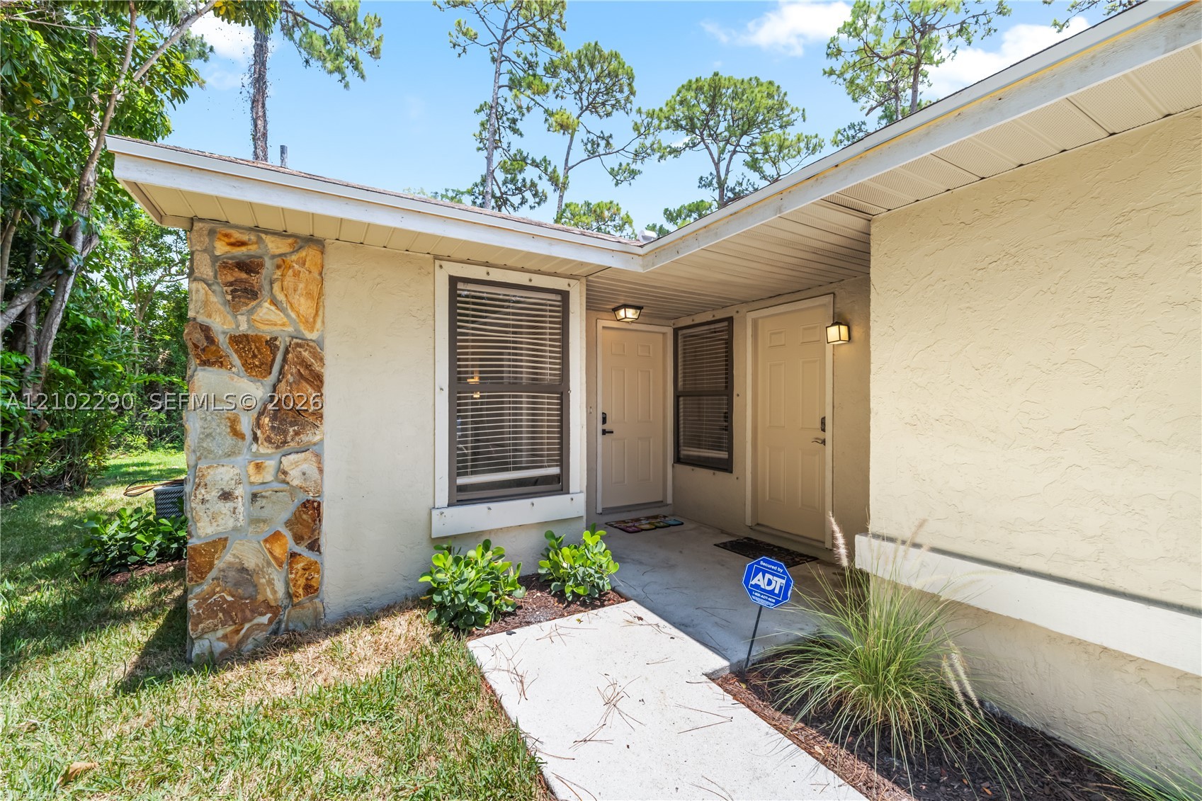 1200 Hyacinth Pl Unit 0 — photo