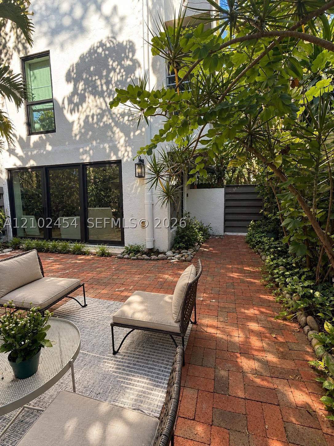 3042 SW 27th Ave Unit 8 — photo