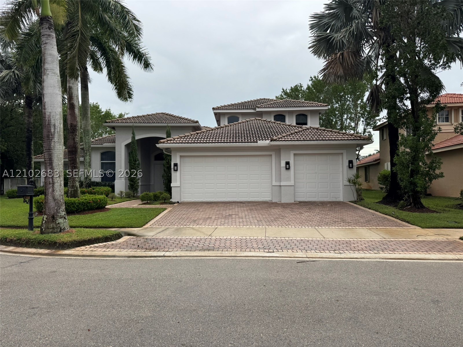 1360 Victoria Isle Dr — photo