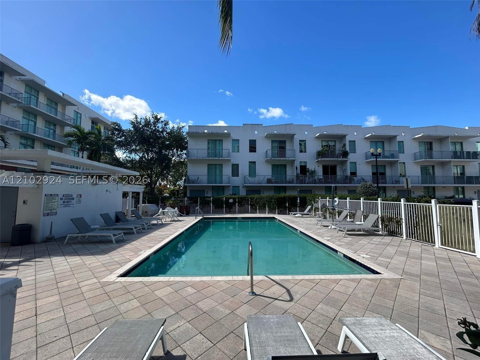 2100 Van Buren St Unit 506 — photo