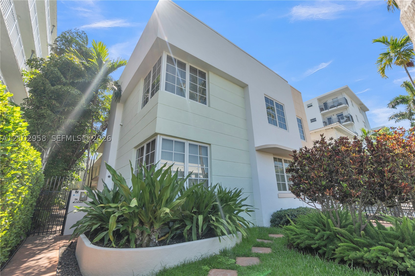 1569 Euclid Ave Unit 7 — photo