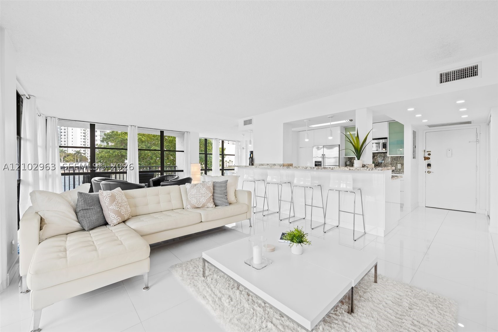 800 Parkview Dr Unit 221 — photo