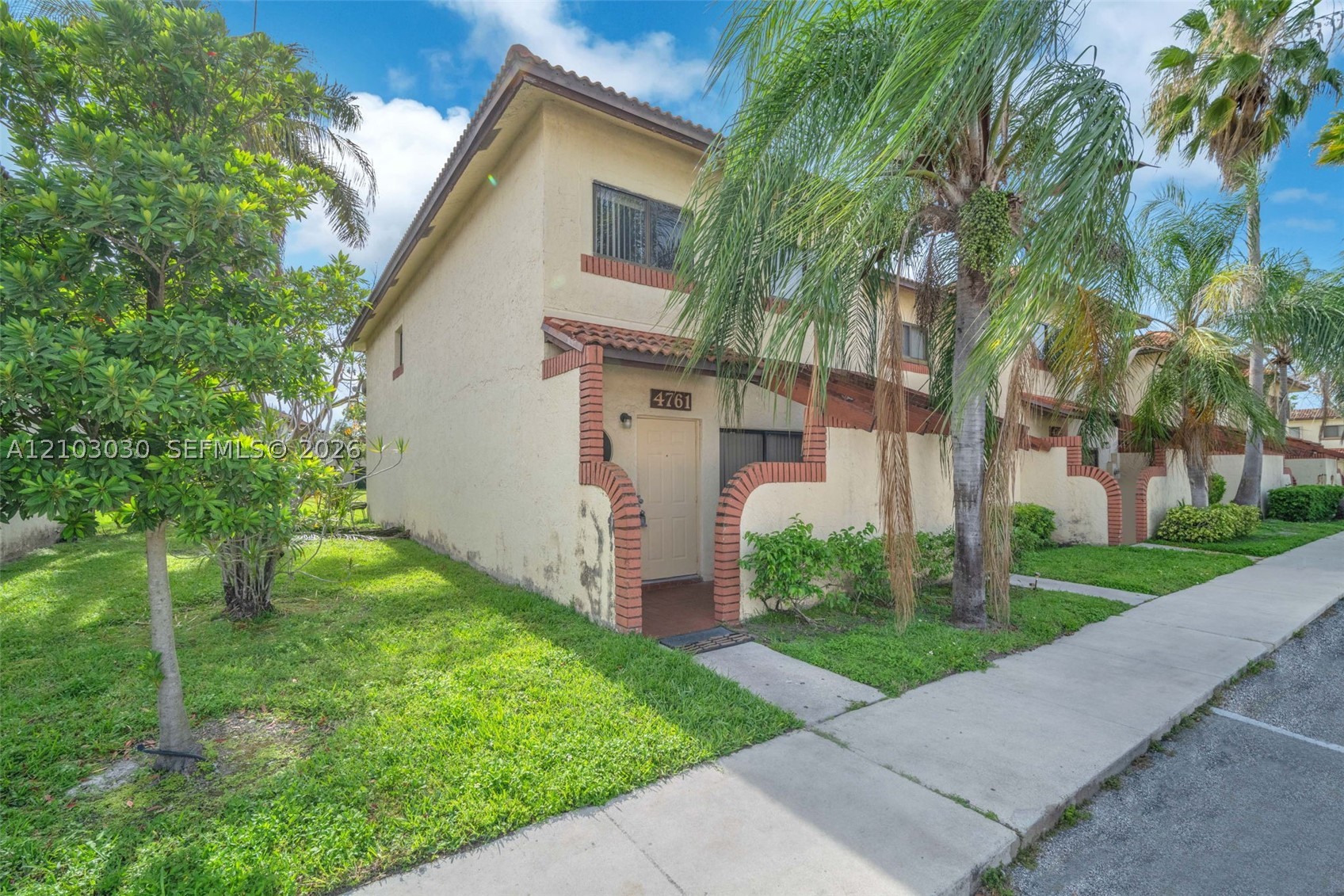 4761 N Pine Island Rd Unit 4761 — photo