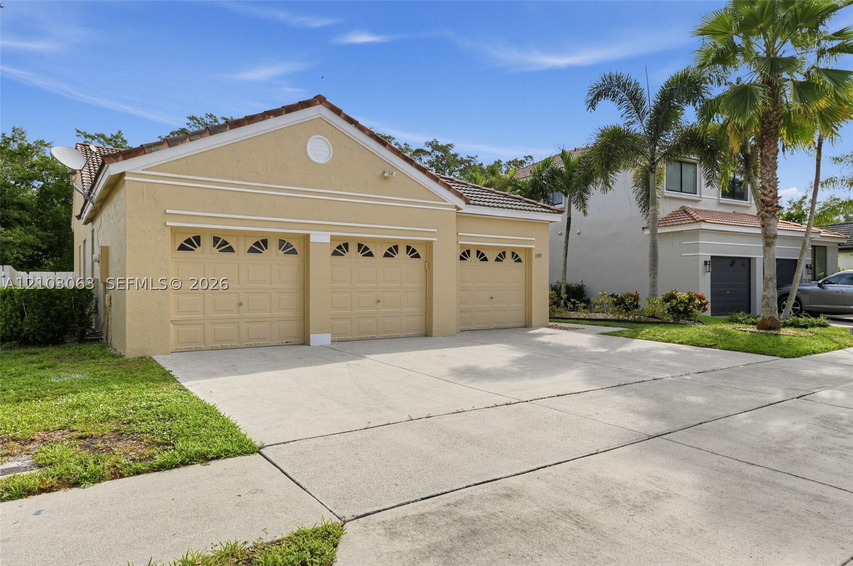 1319 Camellia Cir — photo