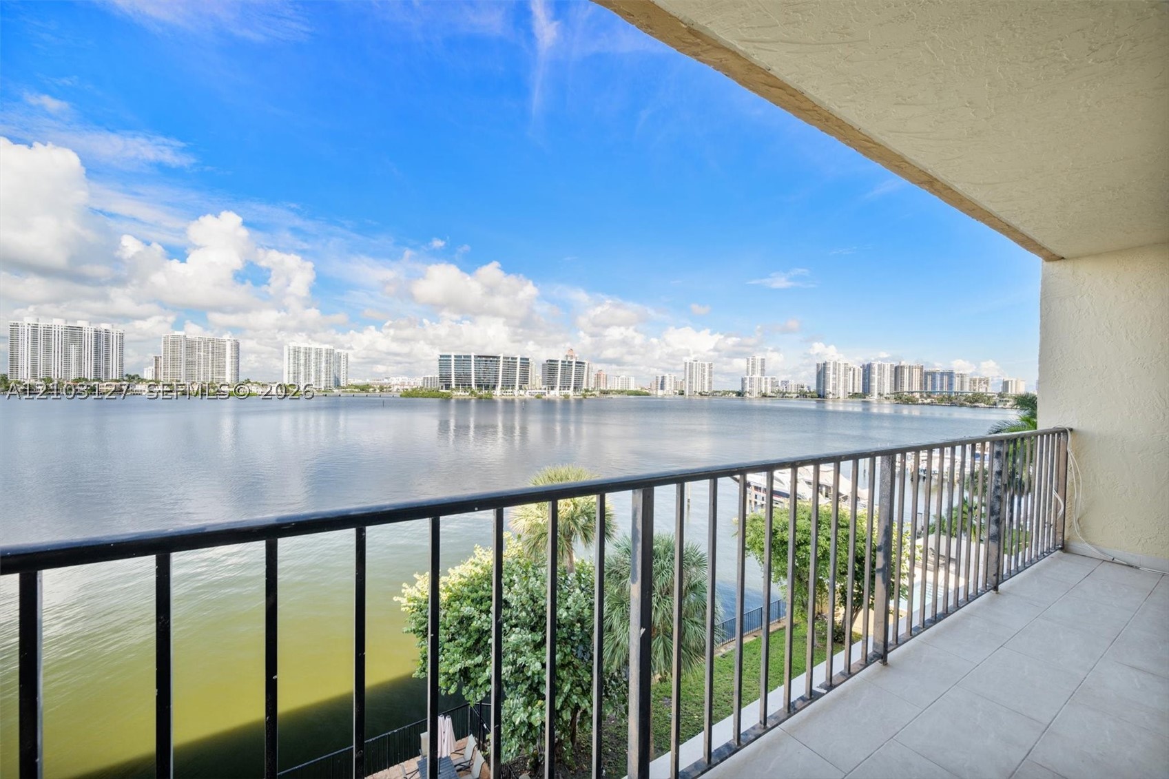 17878 N Bay Rd Unit 405 — photo