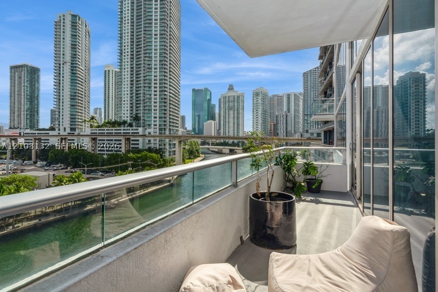 185 SW 7th St Unit 703 — photo
