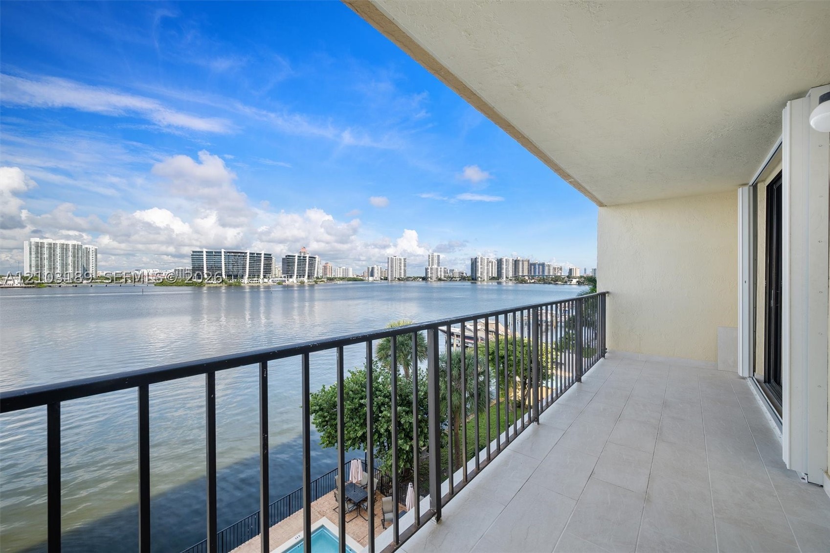 17878 N Bay Rd Unit 404 — photo