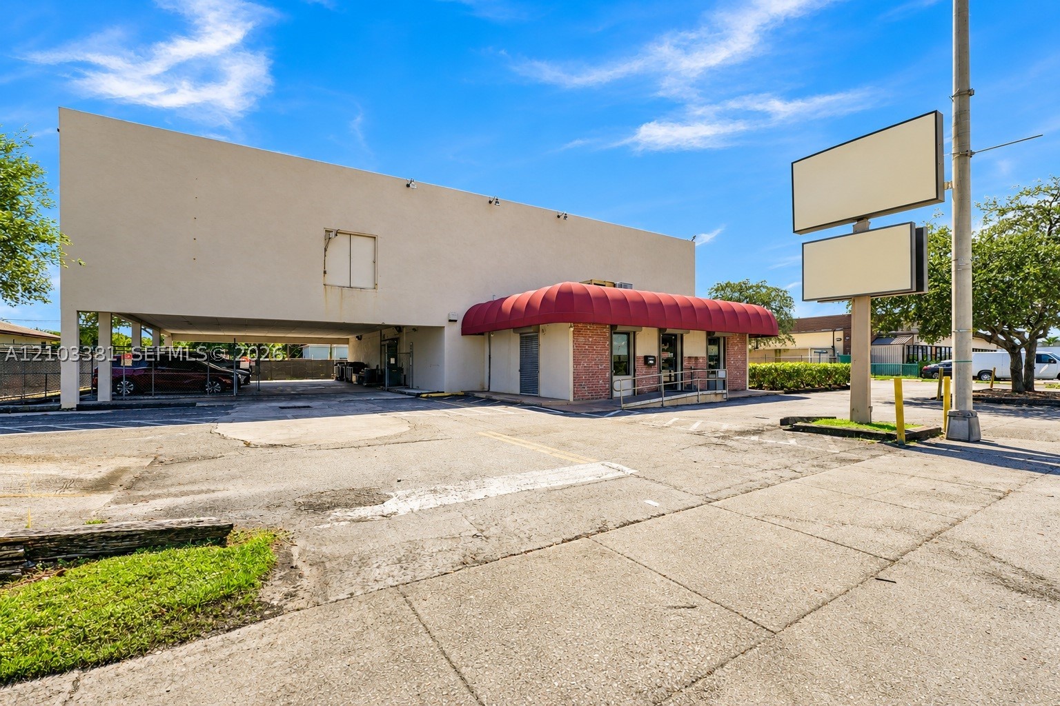 3300 W Hallandale Beach Blvd — photo