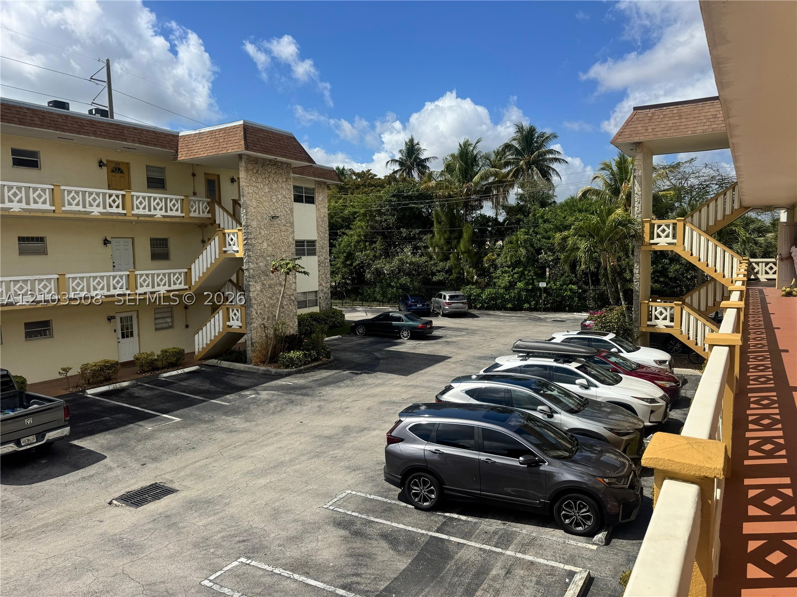 5121 W Oakland Park Blvd Unit 202 — photo