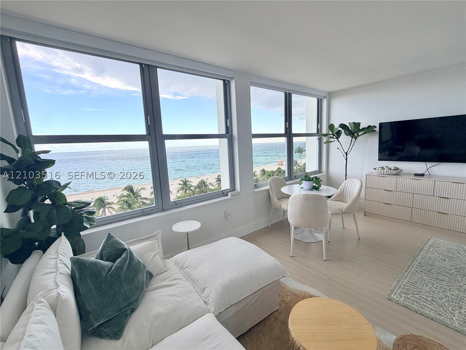 2899 Collins Ave Unit 931 — photo